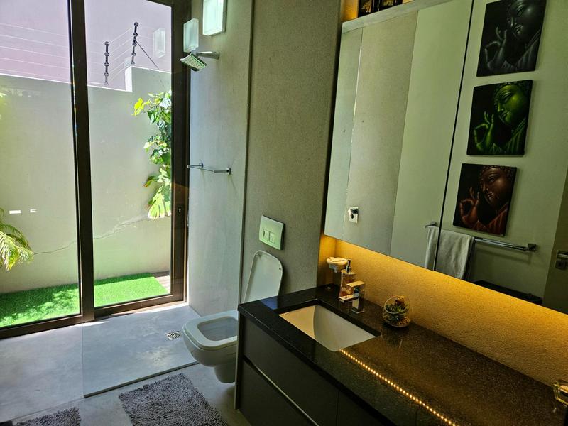 5 Bedroom Property for Sale in Green Point Western Cape
